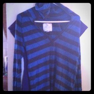 American eagle long sleeve hooded shirt