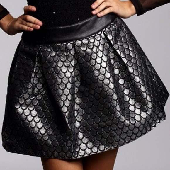 NEW Hot Fashion mini skirt. Size: Small Junior
