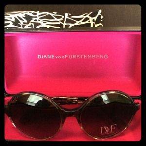 Diane von Furstenberg Accessories - Diane von Furstenberg Olga Round Sunglasses Diane von Furstenberg Accessories - Diane von Furstenberg Olga Round Sunglasses