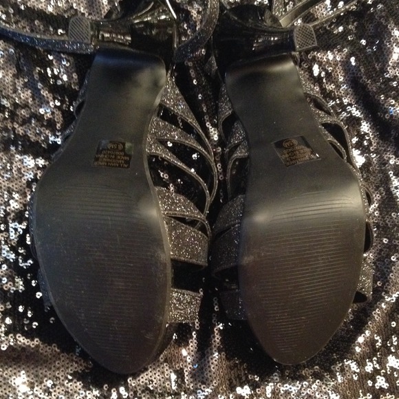 Heels - Picture 2 of 4