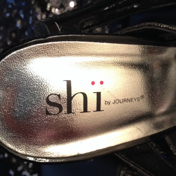 Heels - Picture 3 of 4