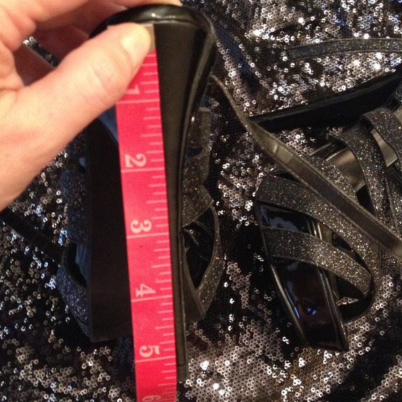 Heels - Picture 4 of 4