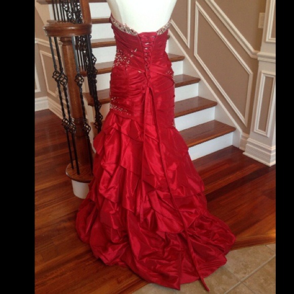 ❗❗❗SOLD ❗❗❗. Red Mermaid Prom Dress - Picture 2 of 3