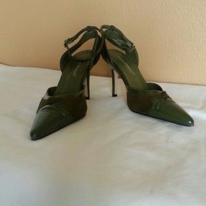 Pierre Dumas olive green, pointy medium heel shoes