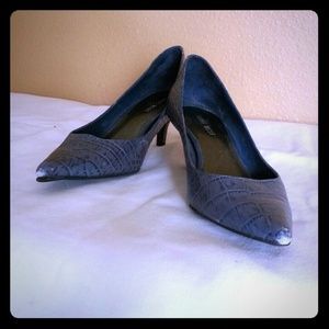 Nine West blue faux alligator skin pointy pumps.