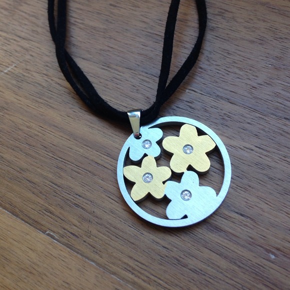 Necklace - Picture 1 of 1