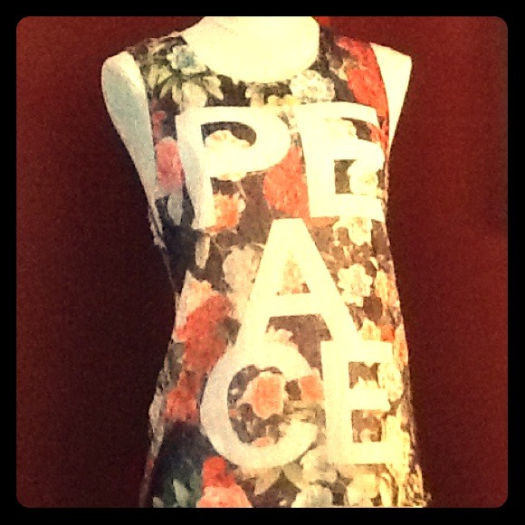 Issi,Medium,Sleeveless,High/Low,PEACE&floral,Top