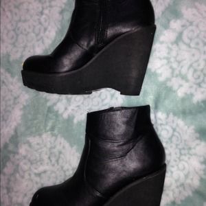 Black wedge boots