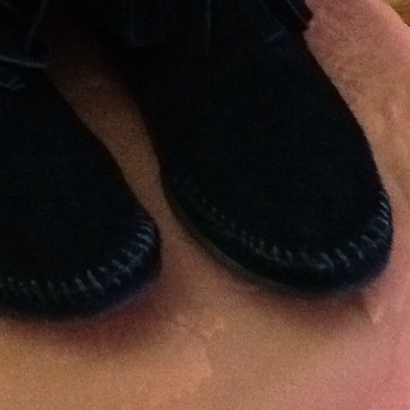 🎉SOLD Minnetonka black fringe boots🎉 - Picture 3 of 4