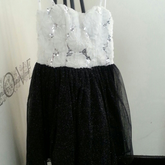 DRESS - Picture 2 of 4