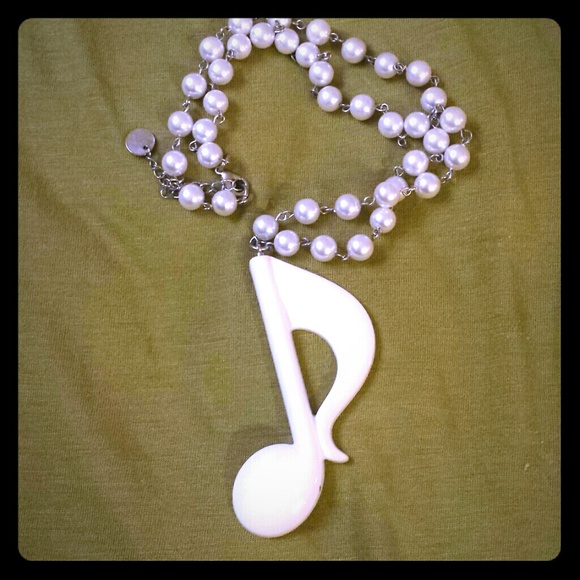 Music Note Necklace (Japan)
