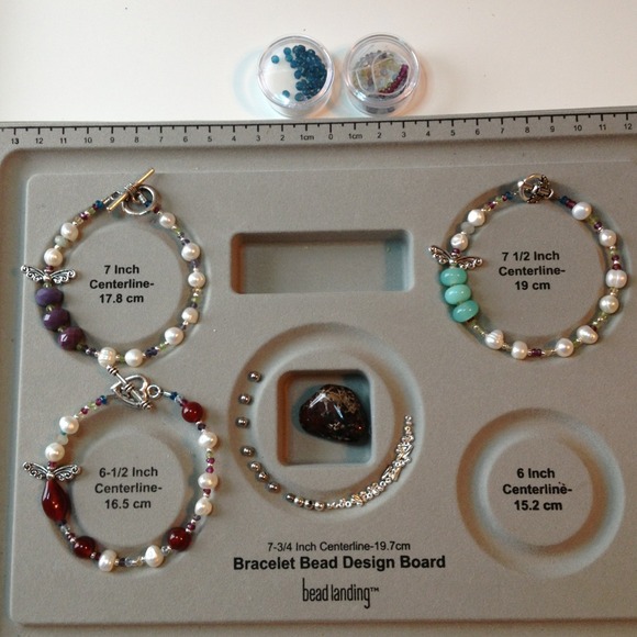 Floating Angel Bracelet - Picture 1 of 3