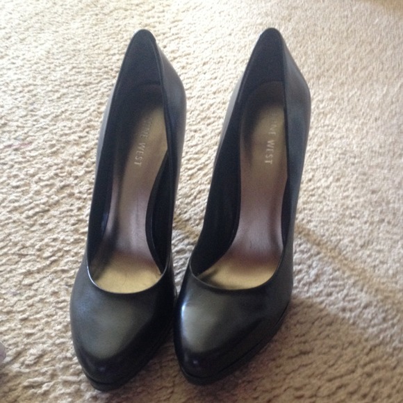 Shoes - Picture 2 of 4