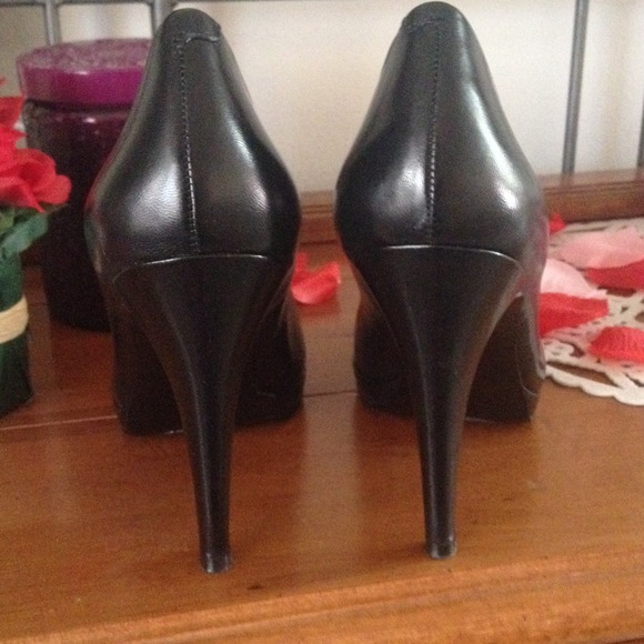 Shoes - Picture 4 of 4