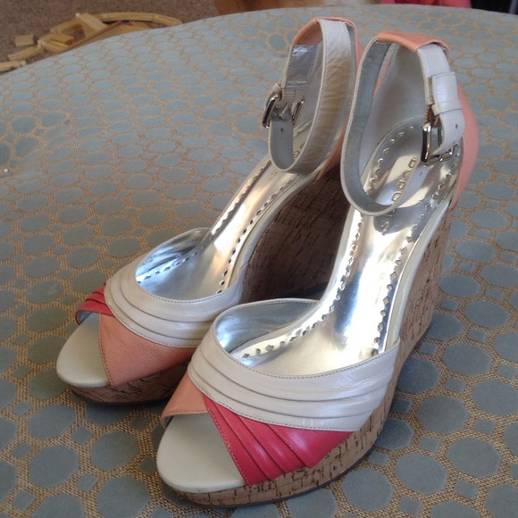 BCBG platform heels. - Picture 2 of 4