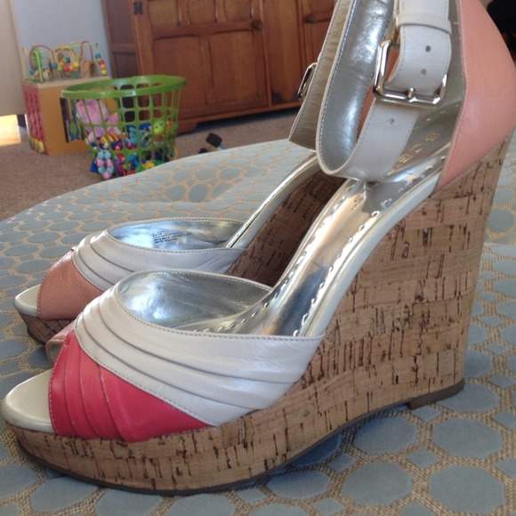 BCBG platform heels. - Picture 3 of 4