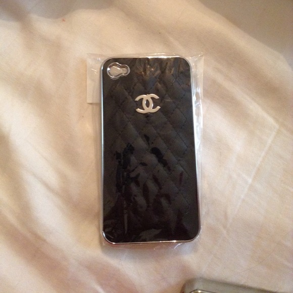 Knock-off CHANEL iPhone 4/4S Case