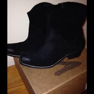 Matisse Black Suede ankle Boots 8