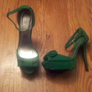 Green Bow Heels