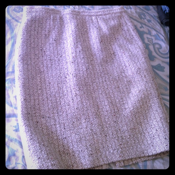 BLOWOUT Gorgeous wool skirt