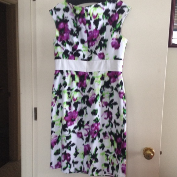 Dress - Picture 2 of 2