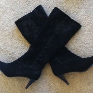 Black Matisse suede boots