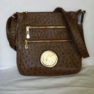 RESERVE TRADE FOR @KSWINDLE MICHAEL KORS CROSSBODY