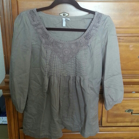 Gray tunic with crochet detail