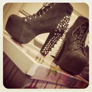 ‼️SOLD‼️ AUTHENTIC JEFFERY CAMPBELLS ‼️