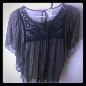 Size medium wide arm blue print shirt