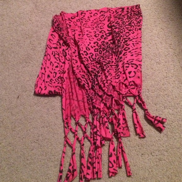 🚫🚫SOLD Pink leopard scarf