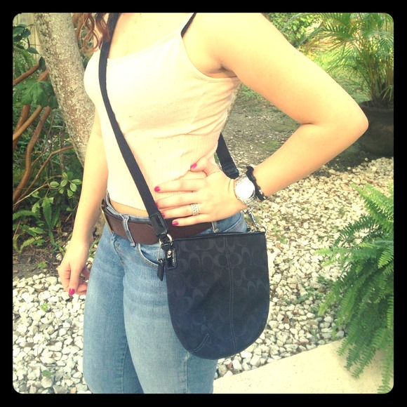 ✨Coach small crossover bag✨