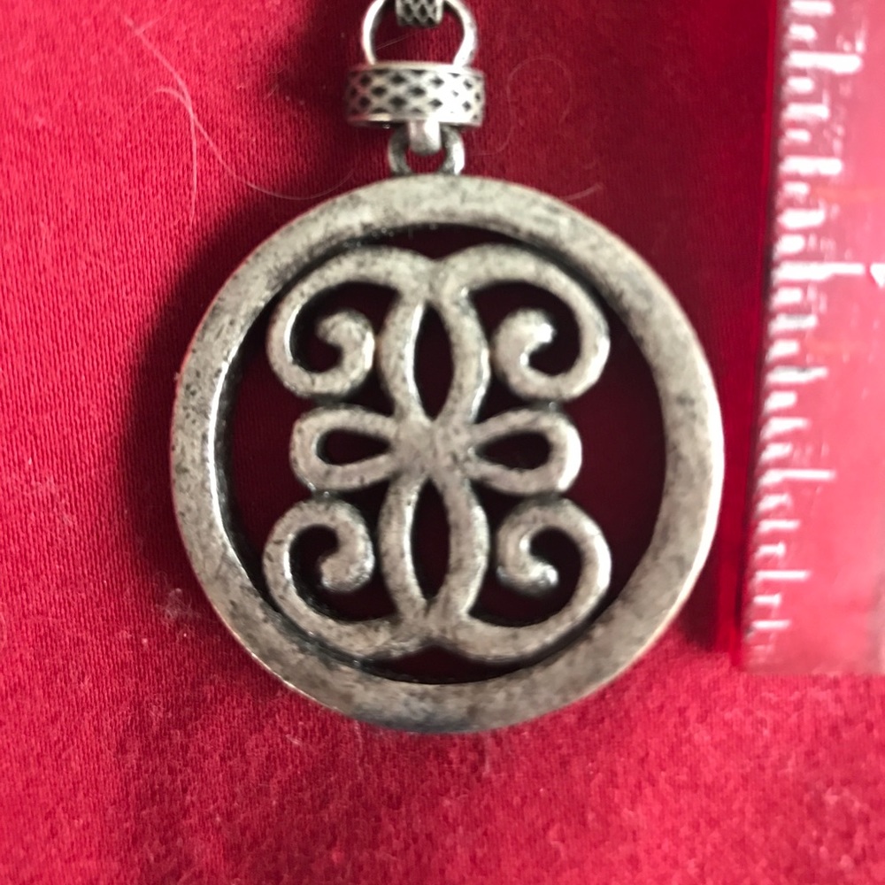 Emblem necklace - Picture 3 of 3