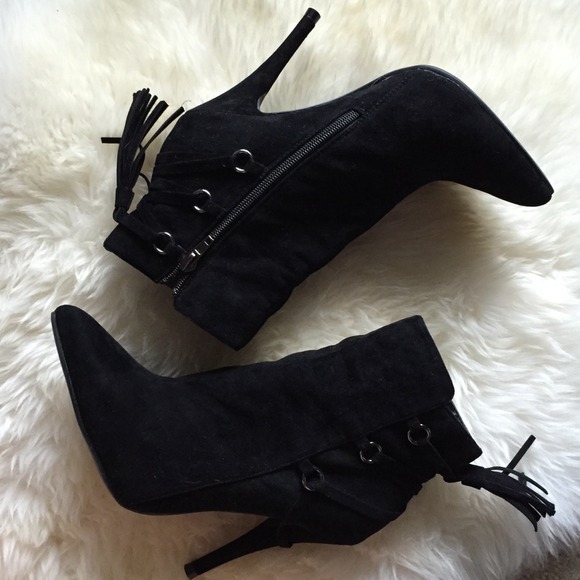 Boots - ❗️️SALE❗️Black suede ankle booties