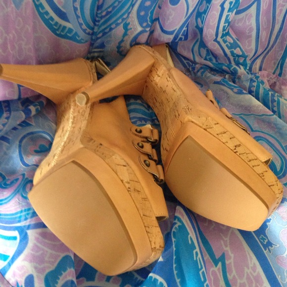 Max Studio Raptor Sandal - Picture 3 of 3