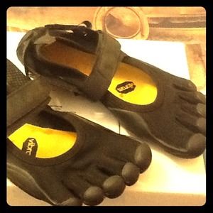 Used Vibram BAREFOOT RUNNING shoe