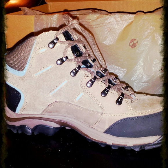 Women Baby blue accented Timberland boots in box! - Picture 3 of 4