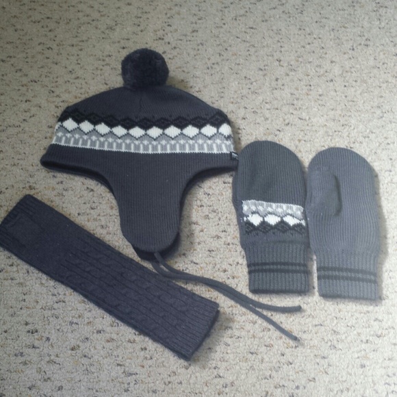 Winter insulated hat & mittens + fingerless gloves
