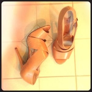 Boston Proper nude heels