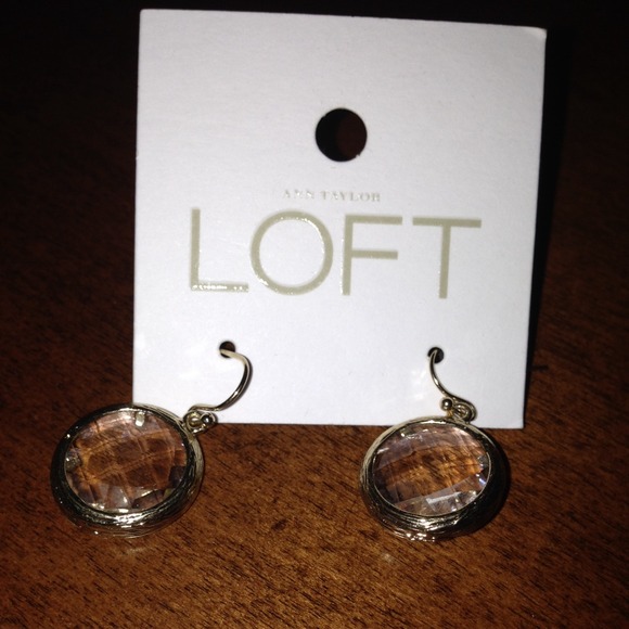 ⭐️sold⭐️Ann Taylor Loft earrings - Picture 1 of 3