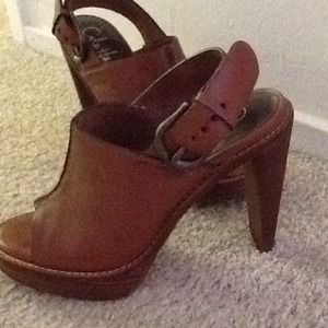 COLE HAAN
Brown Stephanie Air Clog Sandals