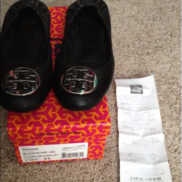 Tory Burch Revas in black w/silver emblem