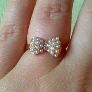 Mini pearl and gold bow ring!!