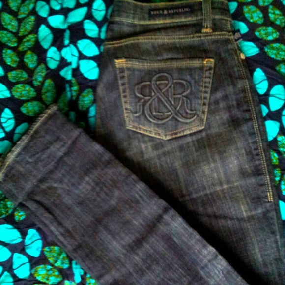 A blue trendy skinny jeans.