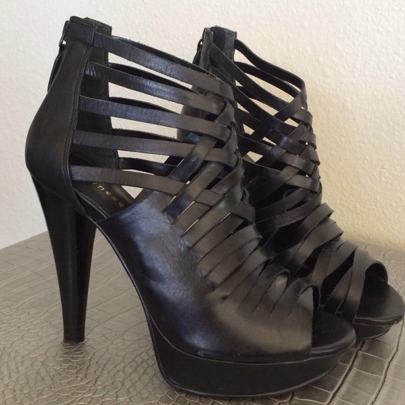 Black leather Chinese Laundry Heels
