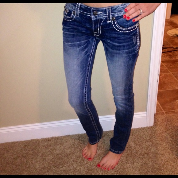 🚫SOLD🚫NEW Miss Me Straight Leg Jeans - Picture 4 of 4
