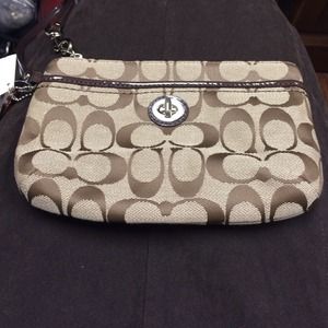 NWT Coach F49175 Park Signature Medium Wristlet