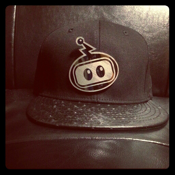 Unique Knits All Black Everything Logo snapback
