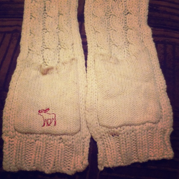 ❗️SOLD❗️✋Cable knit pocket scarf off white moose