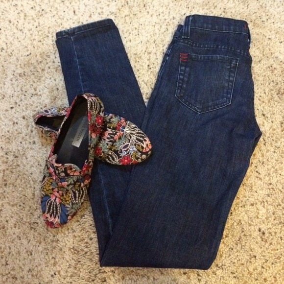 BDG straight legged jeans from Urban Outfitters 🎁